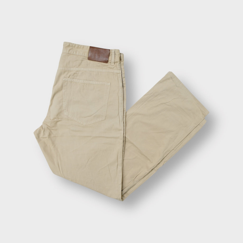 Gant beige cotton trousers featuring a leather logo patch on the back waistband