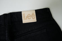 Load image into Gallery viewer, Vintage Lee Jeans | 32/31