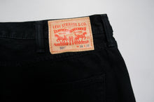 Load image into Gallery viewer, Vintage Levi's Jeans | 38/32