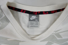 Load image into Gallery viewer, Vintage Nike T-Shirt | Wmns XL / Men&#39;s S
