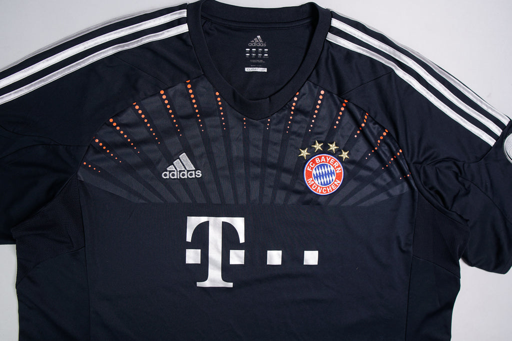 Adidas FC Bayern 12-13 UCL Shaqiri Jersey | XL