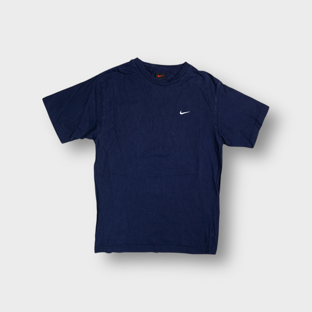 Nike T-Shirt in navy blue with a small white embroidered swoosh on the chest