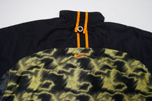 Load image into Gallery viewer, Vintage Nike Trackjacket | L