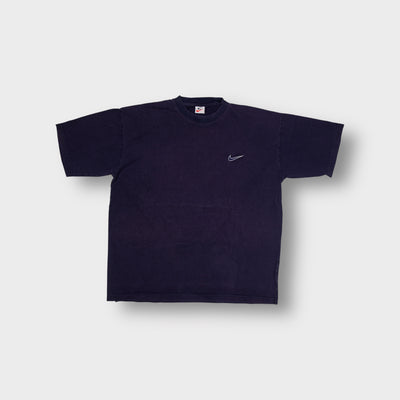 Nike short-sleeve T-Shirt in navy blue with an embroidered white Swoosh on the chest