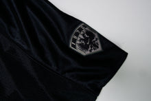 Load image into Gallery viewer, Vintage Nike Reversible Warm Up Shirt | M