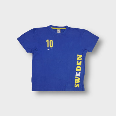 Nike blue Sweden T-Shirt with yellow number 10 graphic and printed Swoosh logo