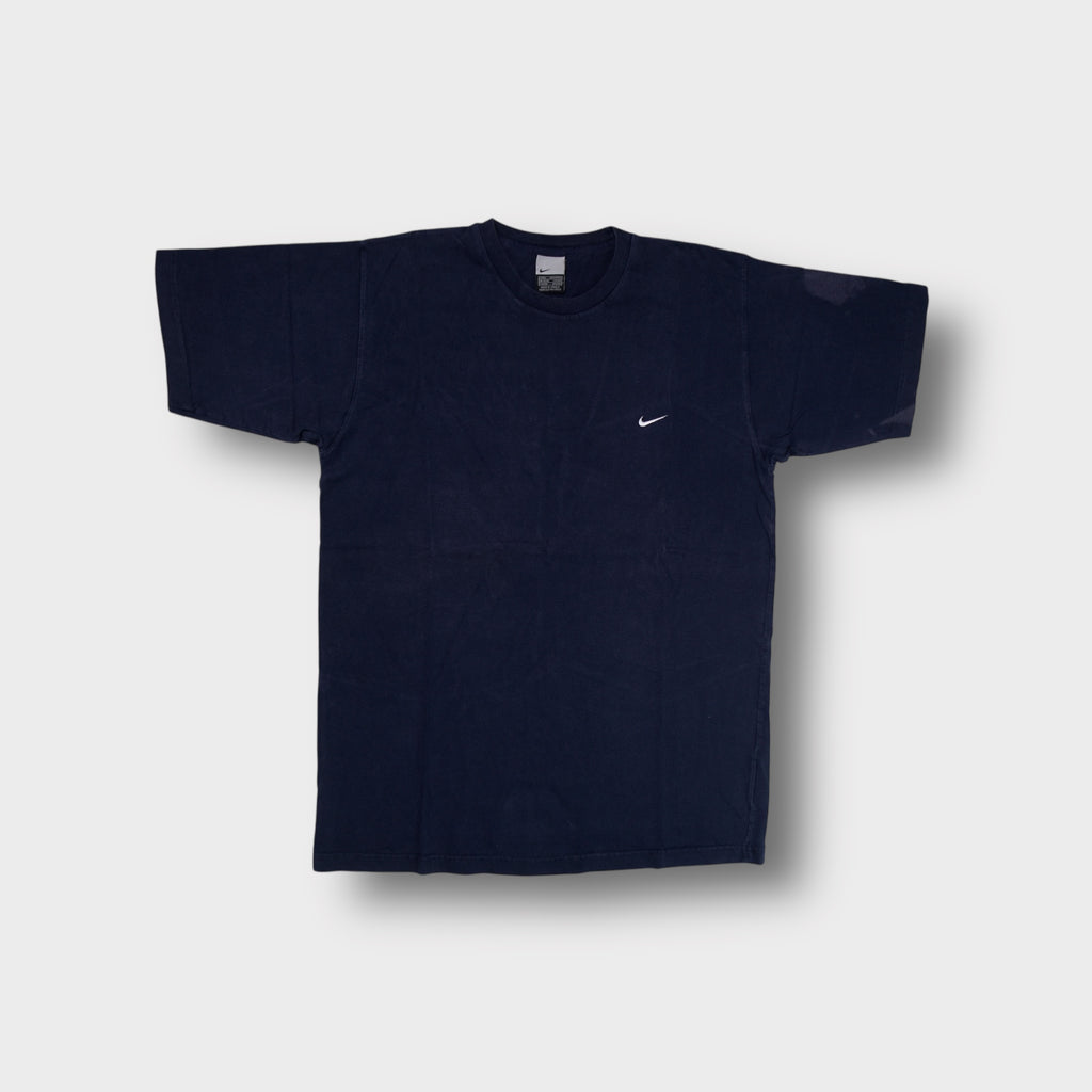 Nike T-Shirt in navy blue with small embroidered swoosh logo on chest