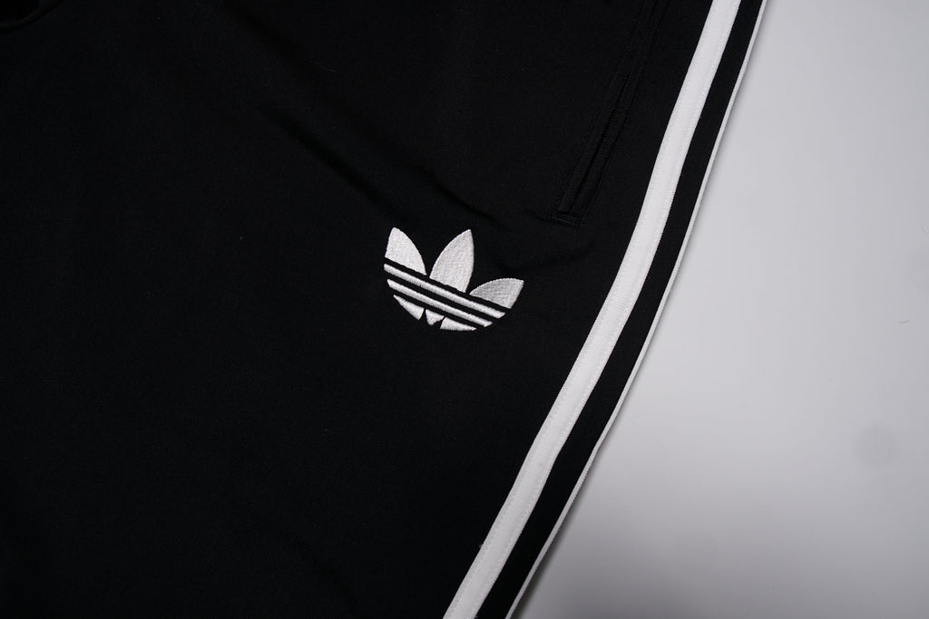 Vintage Adidas Trackpants | M