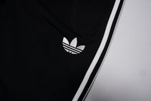 Load image into Gallery viewer, Vintage Adidas Trackpants | M