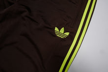Load image into Gallery viewer, Vintage Adidas Trackpants | M