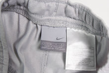 Load image into Gallery viewer, Vintage Nike Shorts | S