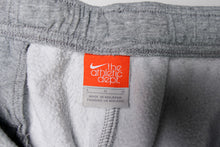 Load image into Gallery viewer, Vintage Nike Sweatpants | L
