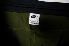 Load image into Gallery viewer, Nike Cargo Pants | 38