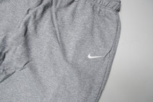 Load image into Gallery viewer, Nike Sweatpants | S