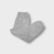 Load image into Gallery viewer, Nike Sweatpants | L