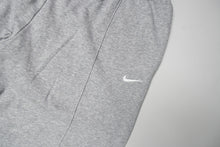 Load image into Gallery viewer, Nike Sweatpants | L