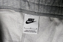 Load image into Gallery viewer, Nike Sweatpants | L