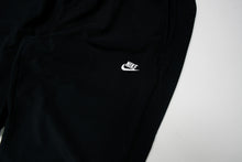Load image into Gallery viewer, Vintage Nike Trackpants | M
