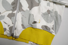 Load image into Gallery viewer, Vintage Nike Sweatjacket | M