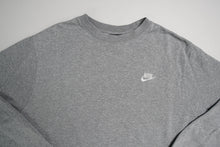 Load image into Gallery viewer, Nike Sweater | L