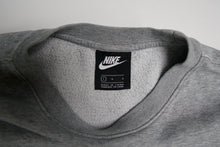 Load image into Gallery viewer, Nike Sweater | L