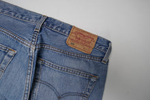Load image into Gallery viewer, Vintage Levi's Pants | 32/30