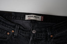 Load image into Gallery viewer, Vintage Levi's Pants | 34/32