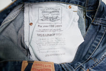 Load image into Gallery viewer, Vintage Levi's Pants | 34/32