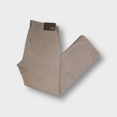 Beige Joker jeans with a leather waist patch and double saddle stitching