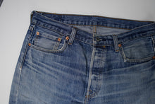 Load image into Gallery viewer, Vintage Levi's Pants | 34/32