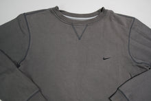 Load image into Gallery viewer, Vintage Nike Sweater | M
