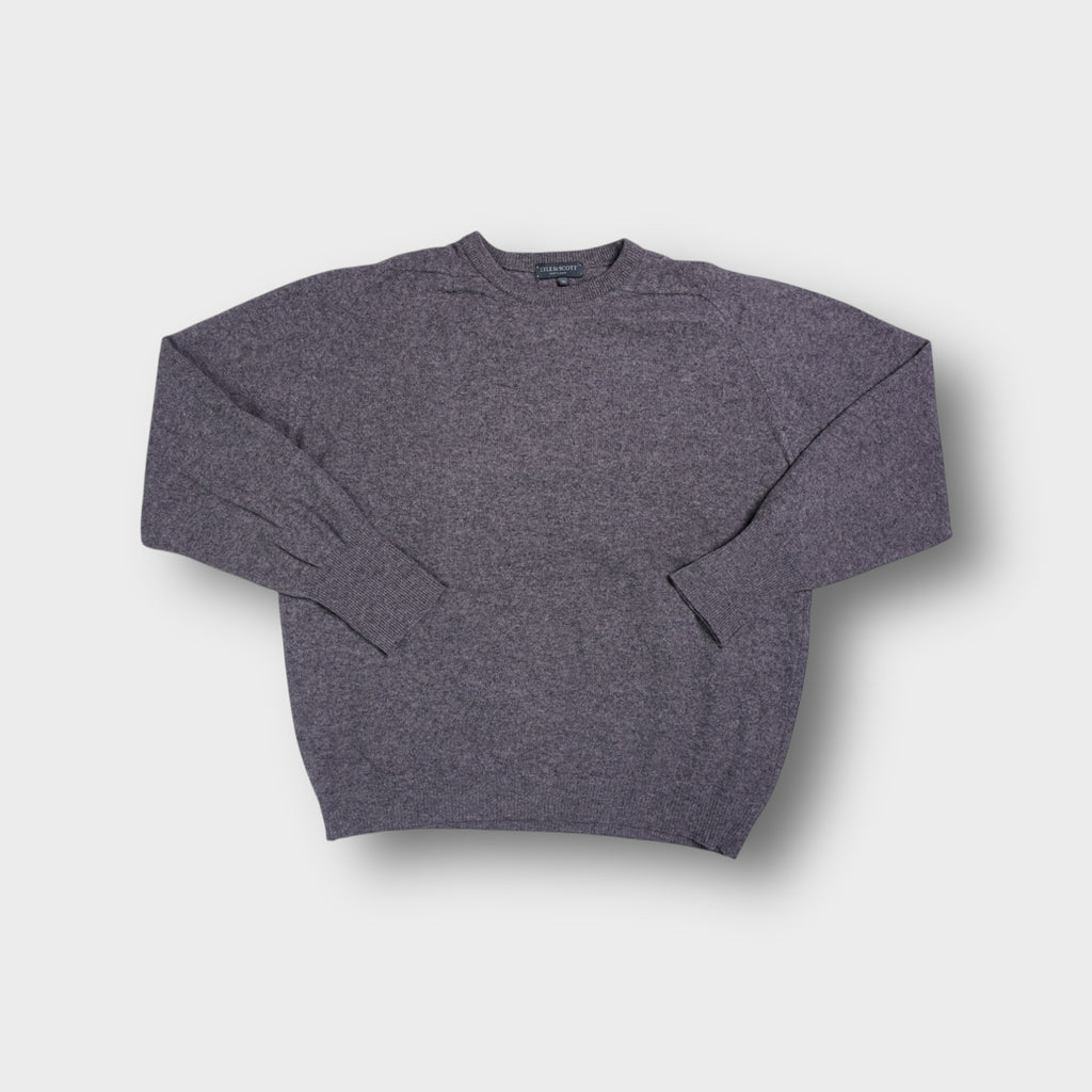 Lyle & Scott knit sweater in grey featuring a ribbed crew neck and raglan sleeves