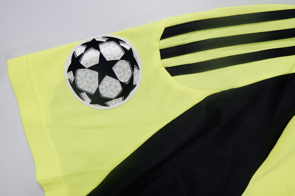 Vintage Adidas VFL Wolfsburg 09-10 Third Jersey  | XL