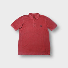 Lade das Bild in den Galerie-Viewer, Nike polo shirt in red featuring a small blue swoosh patch on the chest