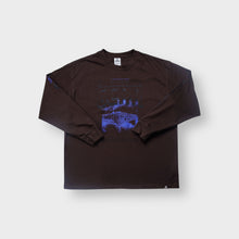 Lade das Bild in den Galerie-Viewer, Nike ACG long-sleeve T-Shirt in brown featuring a blue bridge chest graphic