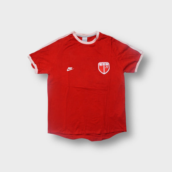 Nike short-sleeve T-Shirt in red and pink with 71 chest emblem and back graphic
