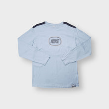 Lade das Bild in den Galerie-Viewer, Nike long sleeve T-Shirt in light blue with an oval chest graphic and dark shoulder panels