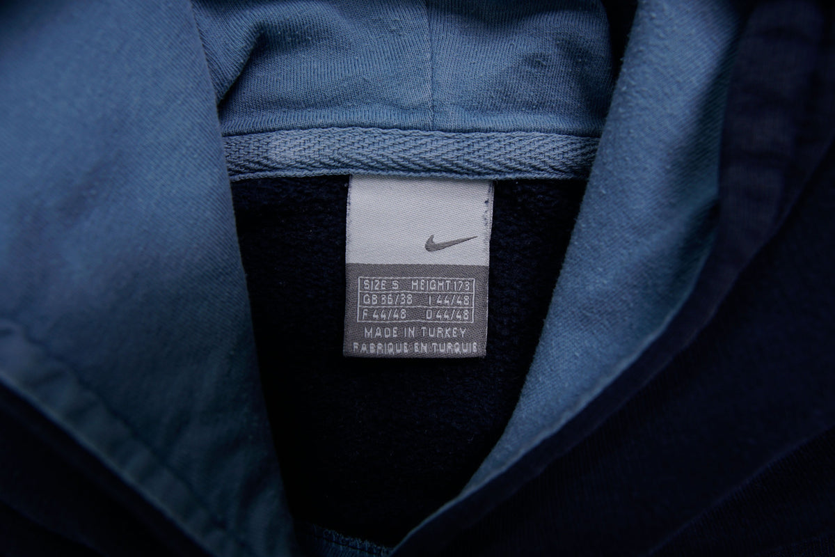 Nike hoodie sweater in navy with light blue hood lining and small embroidered Swoosh, size label
